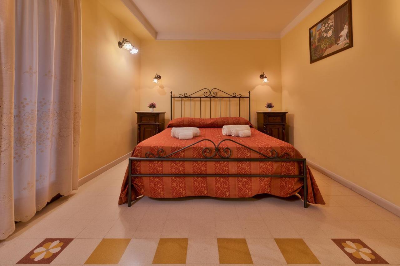 Casa Manzella Bed & Breakfast แตร์ราซีนี ภายนอก รูปภาพ